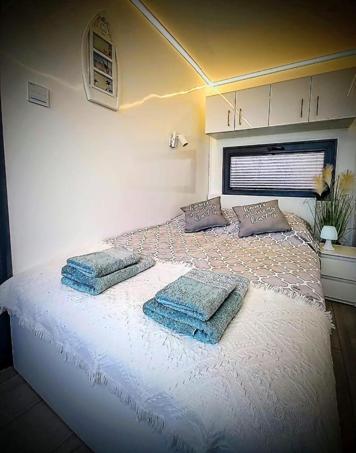 Houseboat Arka 1 - Domki Na Wodzie, Rower Wodny, Wifi, Parking Mielno  Bagian luar foto