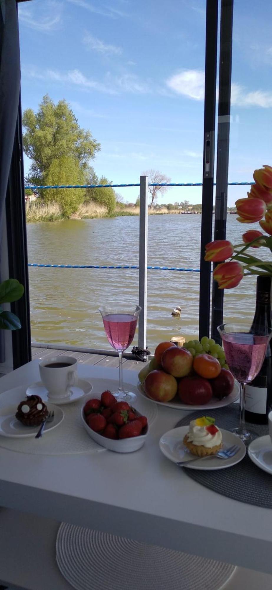 Houseboat Arka 1 - Domki Na Wodzie, Rower Wodny, Wifi, Parking Mielno  Bagian luar foto